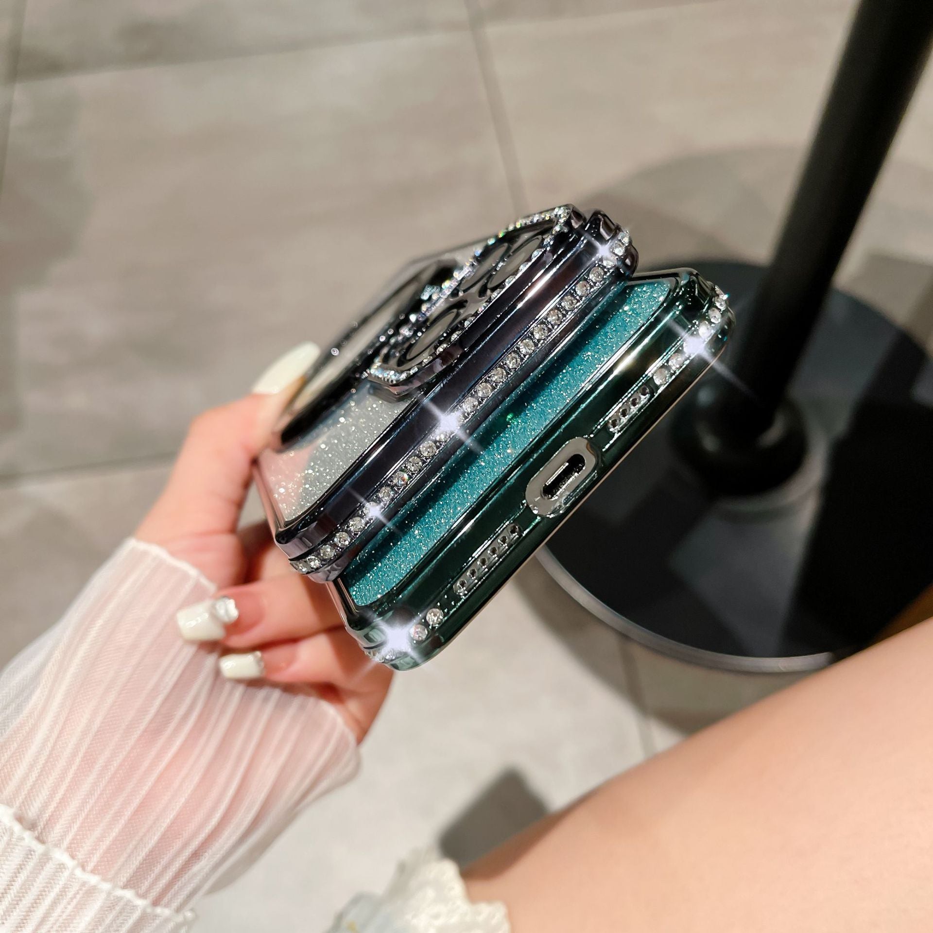 Glitter Tpu Electroplating Magnetic Bracket Phone Case